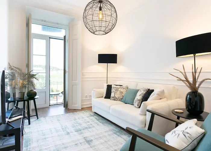 Exquisite 2Bdr Flat With Balcony In Lisbon\'S Heart