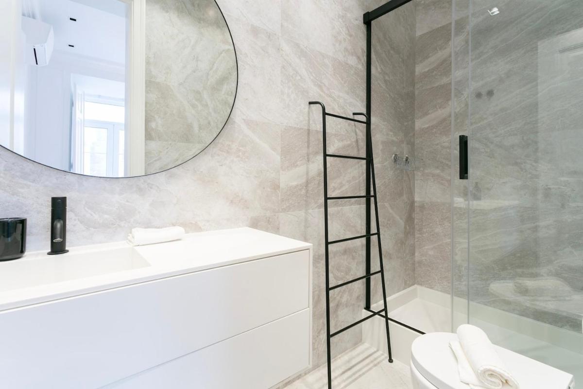 Appartement Exquisite 2bdr Flat With Balcony In Lisbon's Heart