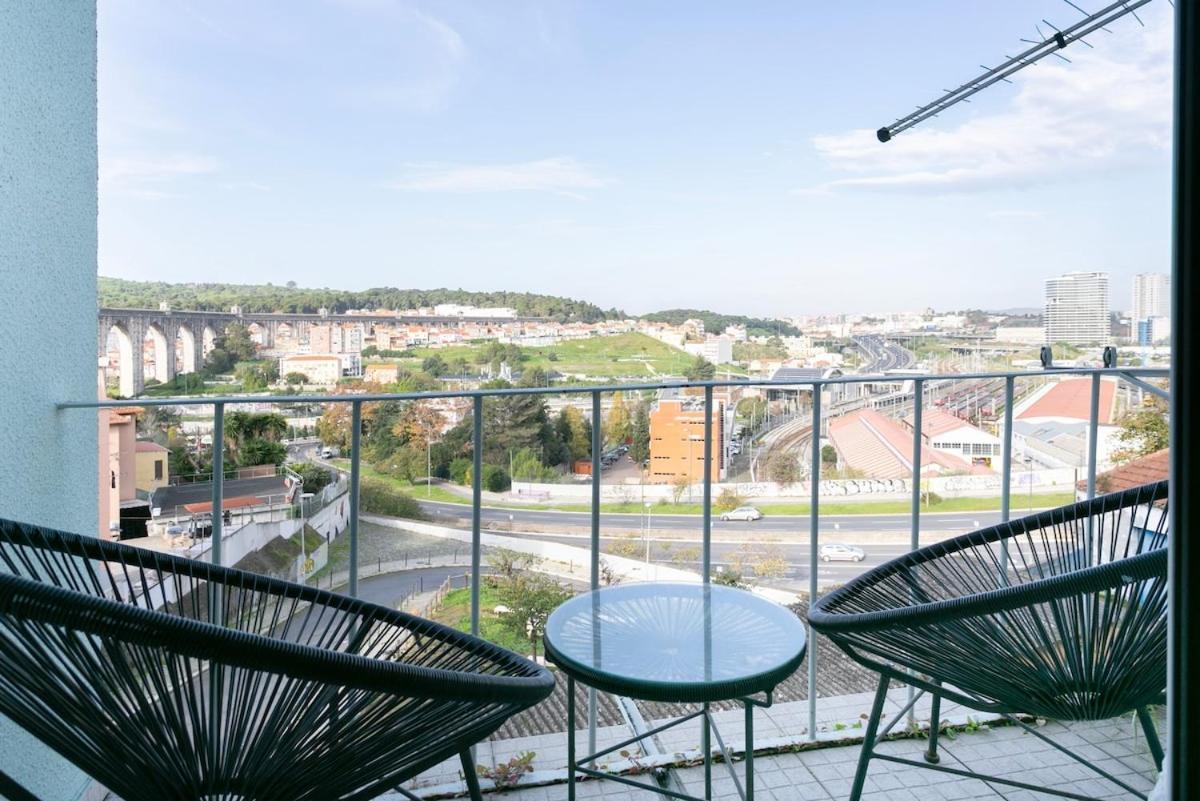 Exquisite 2bdr Flat With Balcony In Lisbon's Heart
