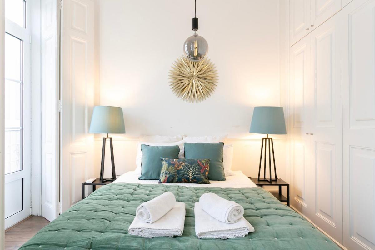 Exquisite 2bdr Flat With Balcony In Lisbon's Heart Apartment *