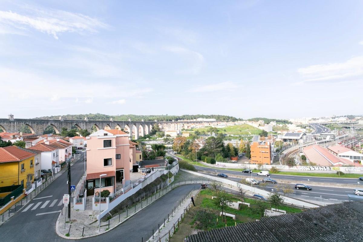 Apartment Exquisite 2bdr Flat With Balcony In Lisbon's Heart Lissabon