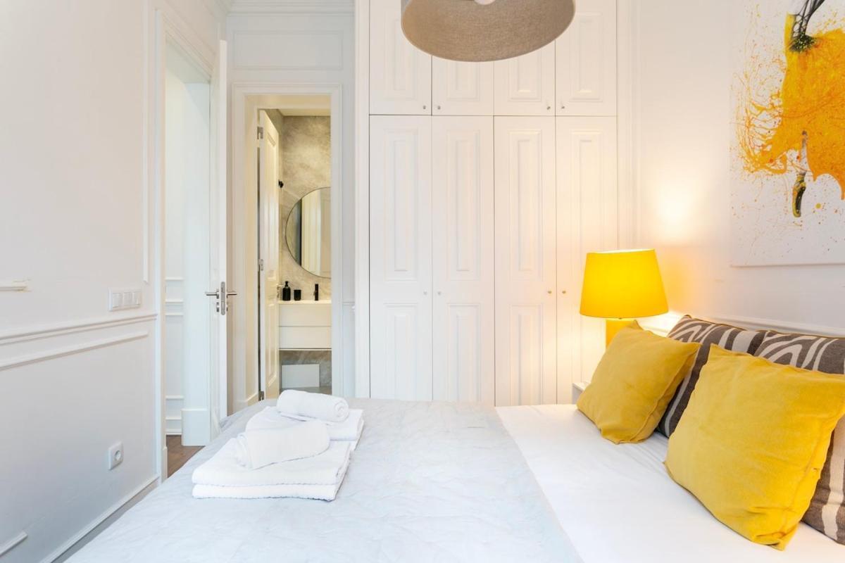 Exquisite 2bdr Flat With Balcony In Lisbon's Heart Apartment Lissabon