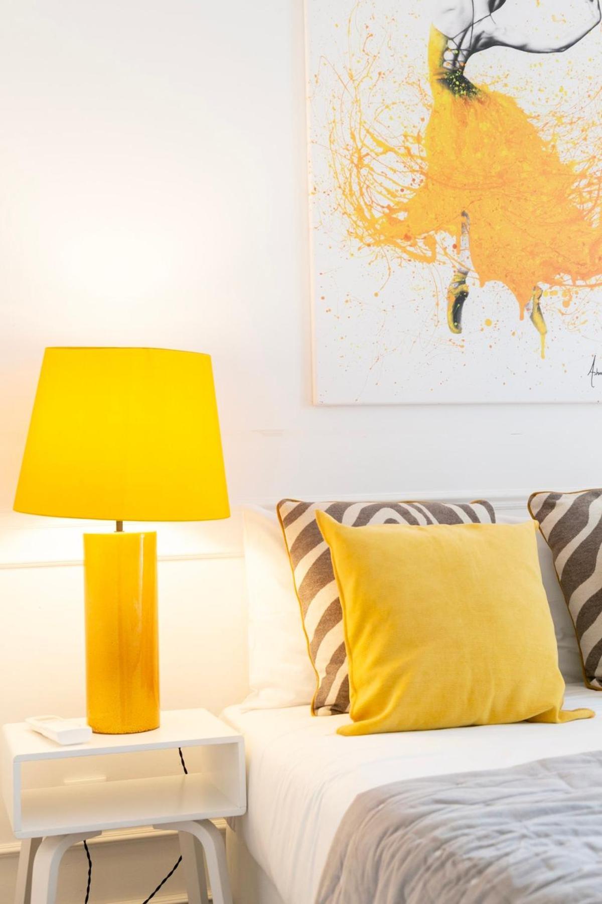 Apartment Exquisite 2bdr Flat With Balcony In Lisbon's Heart Lissabon