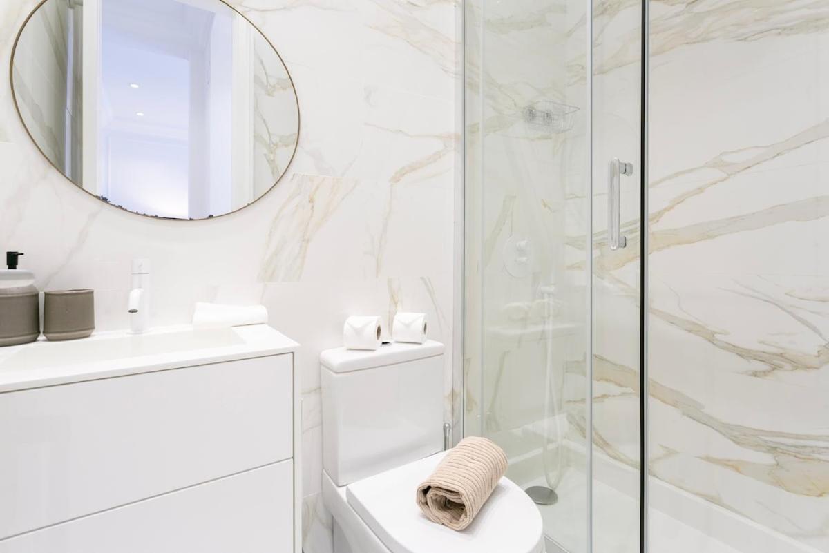 Exquisite 2bdr Flat With Balcony In Lisbon's Heart * Lissabon