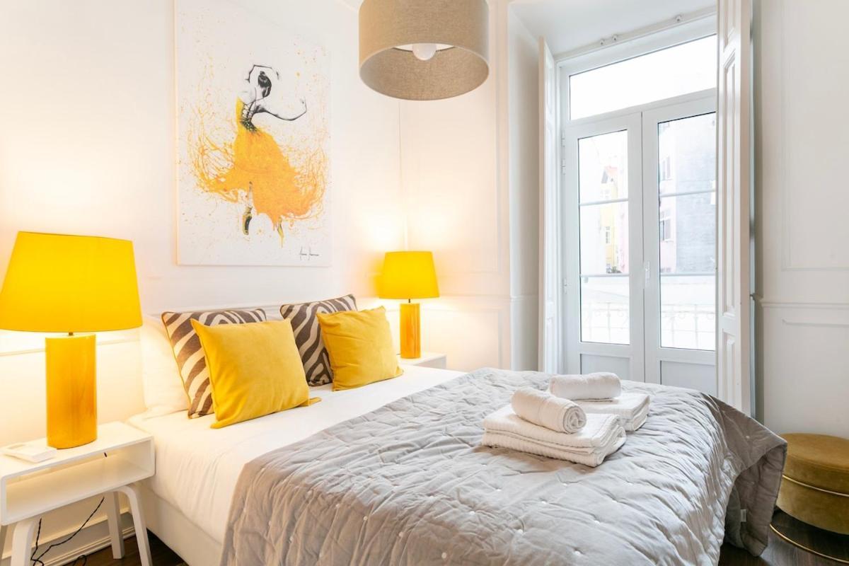 Apartment Exquisite 2bdr Flat With Balcony In Lisbon's Heart *