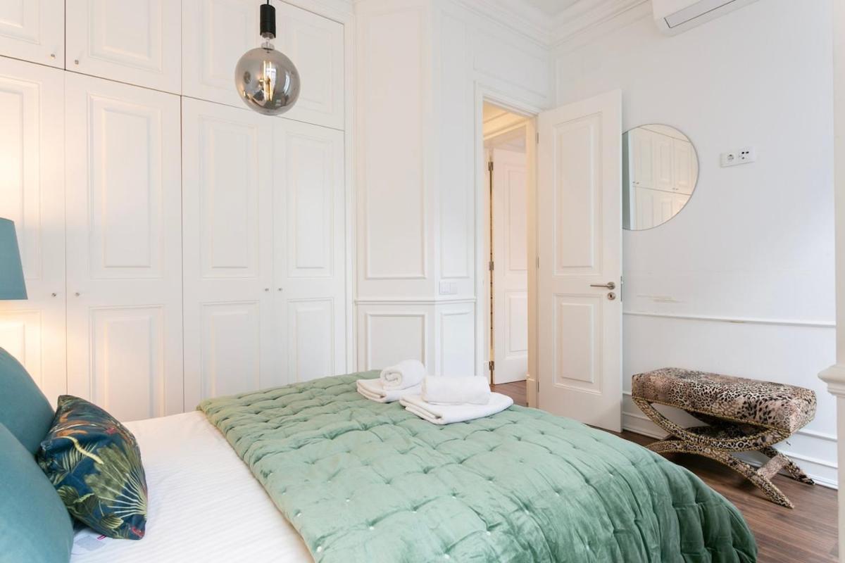 Exquisite 2bdr Flat With Balcony In Lisbon's Heart Apartment Lissabon