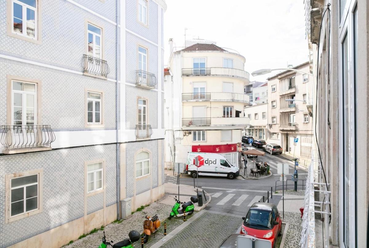 Exquisite 2bdr Flat With Balcony In Lisbon's Heart * Lissabon