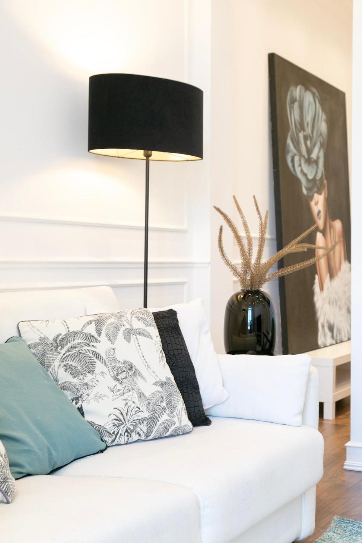 Exquisite 2bdr Flat With Balcony In Lisbon's Heart